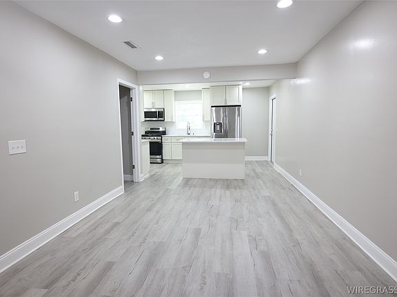 4th image of 219 East Dr