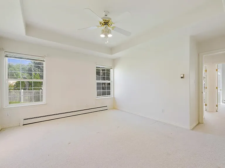 712 E Harbor Cir — Photo 18