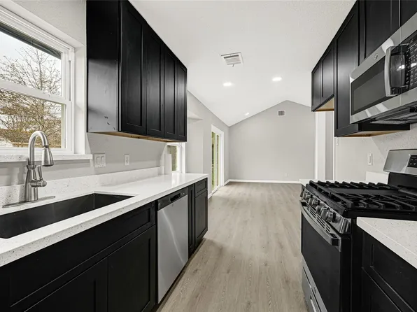 631 Branding Iron Ln, Houston, TX 77060