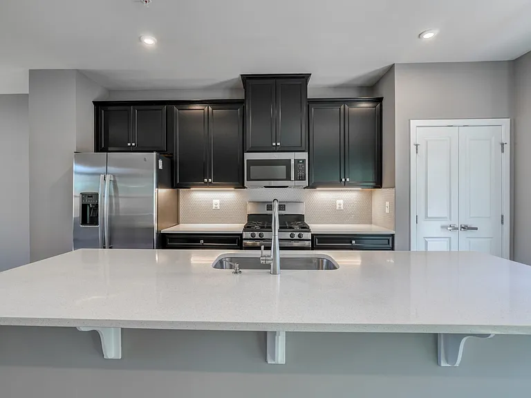 6100 Northwest Dr #1 — Photo 6