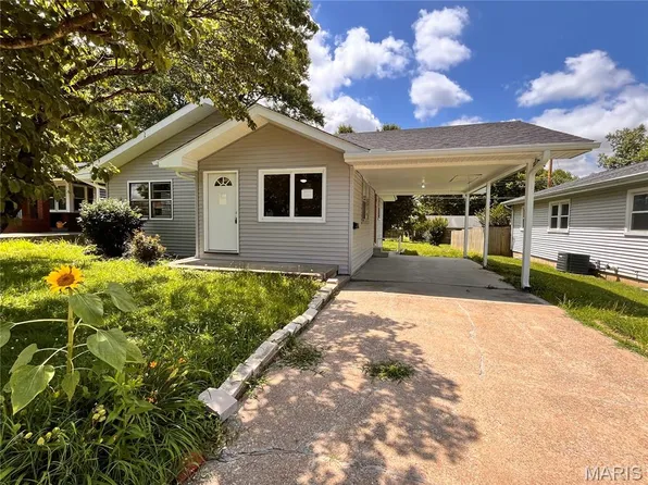 1927 Montgomery St, Cape Girardeau, MO 63703