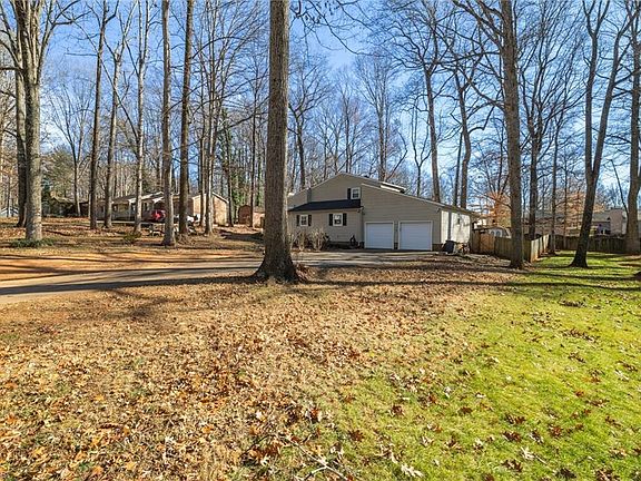 3rd image of 7157 Mantlewood Ln