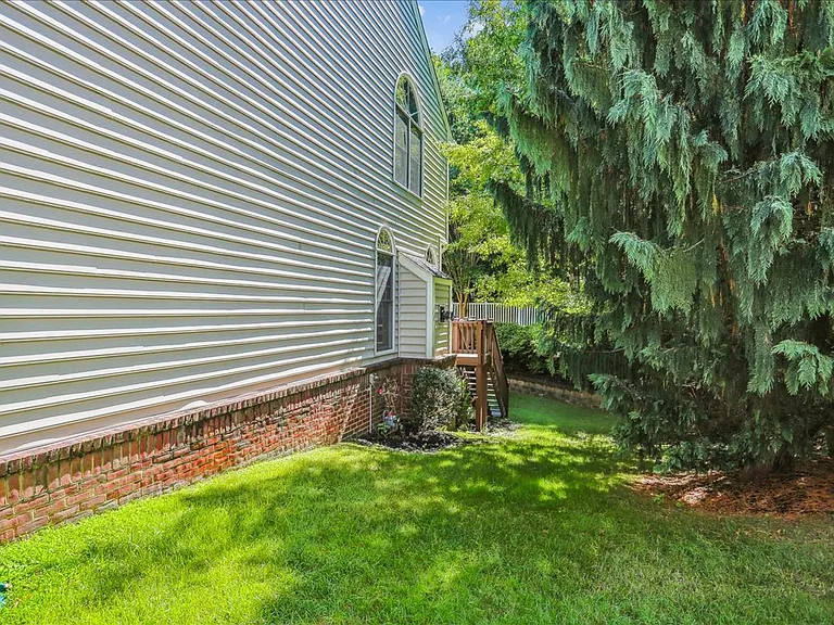8931 Falls Farm Dr — Photo 63