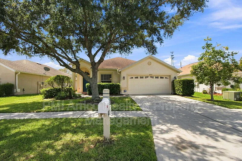3 bed, 2.0 bath, 1730 sqft, $2,100 — Photo 2