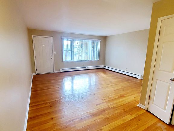 4th image of 1107 Holiday Ln Unit 2