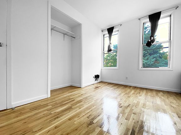 3rd image of 211 Green St #3D