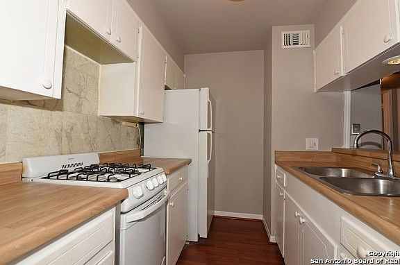 4th image of 8030 Broadway St #201