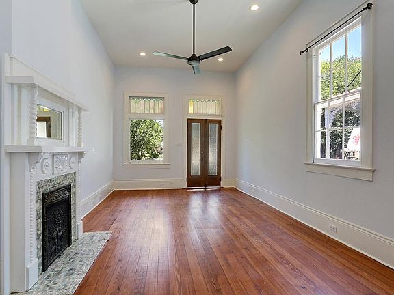 2nd image of 3024 Desoto St
