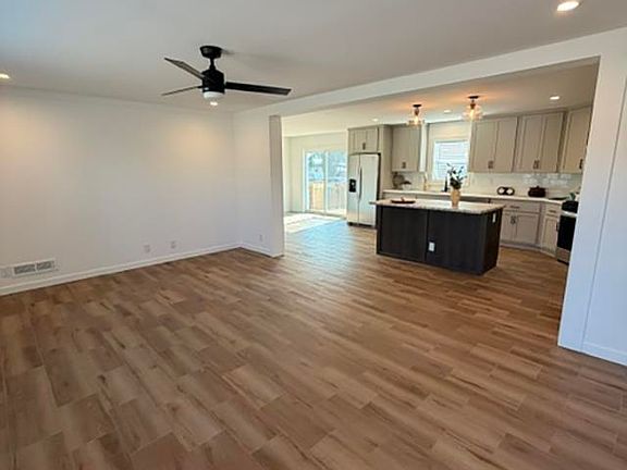 2nd image of 2025 Mary Elizabeth Ln