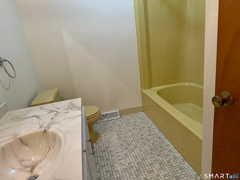 330 Merwin Ave #F4 — Photo 10