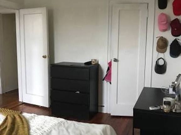 3rd image of 3027 33rd St APT 3F