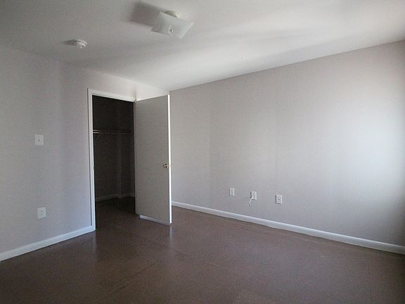 Bedroom 3 (walk in closet)