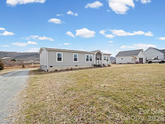 3rd image of 1796 Pilot Mountain Rd