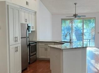 825 Normandy Trace Rd, Tampa, FL 33602