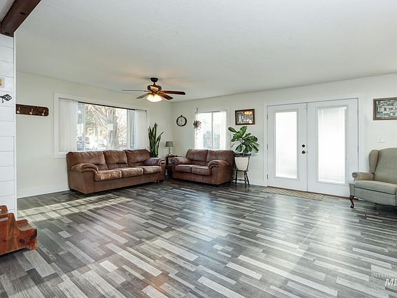 5th image of 809 Terry Dr