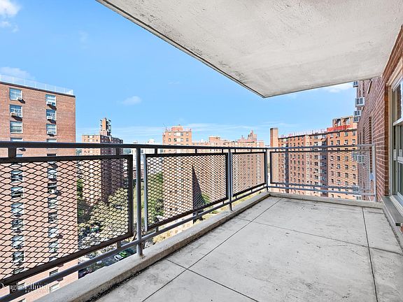 5th image of 80 La Salle St APT 18A