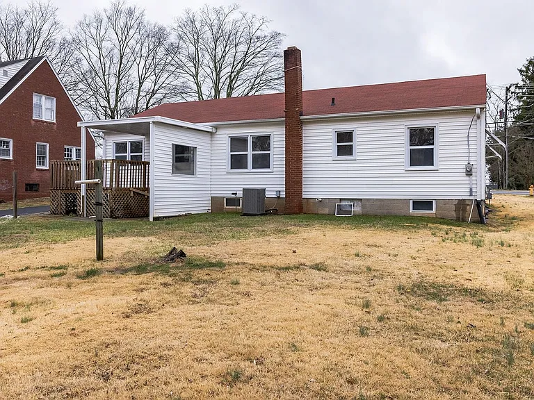 611 E Polo Rd — Photo 2
