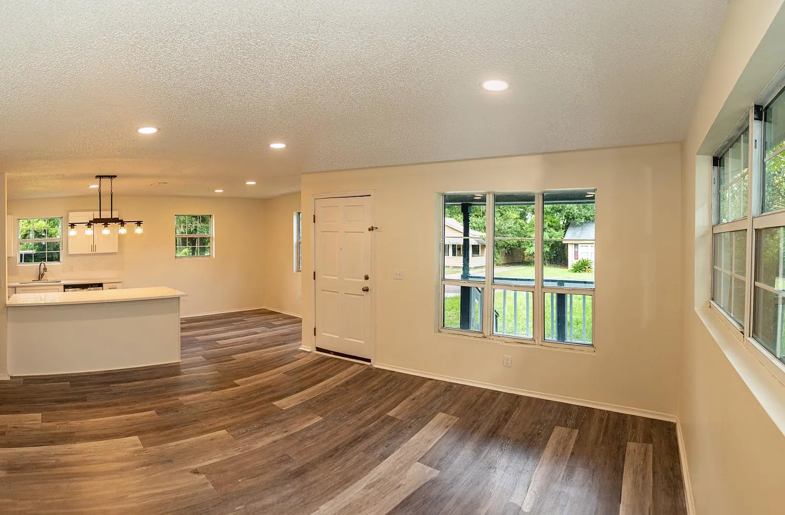 3 bed, 1072 sqft, $1,750 — Photo 4