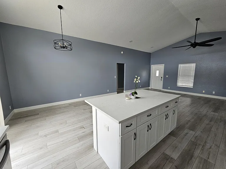 6131 Robinson St — Photo 4