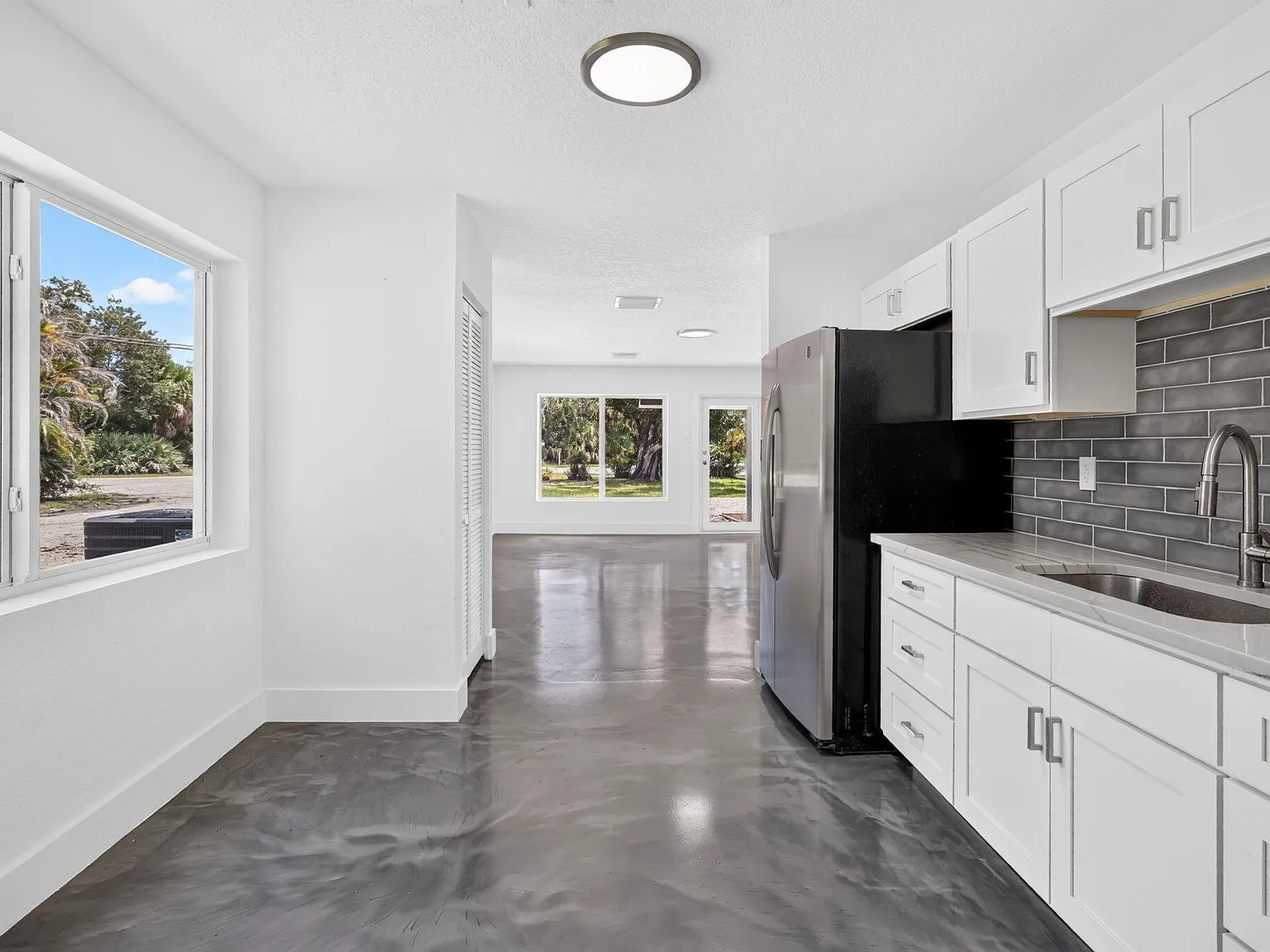 2 bed, 1.0 bath, 1178 sqft, $3,500 — Photo 3