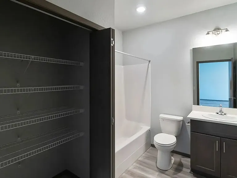 River City Apartments — Photo 31