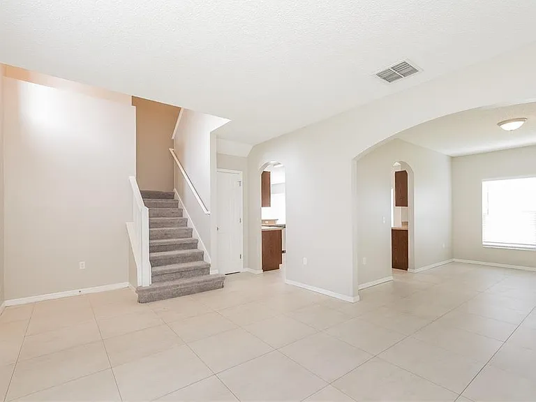 133 Carlisle Ct — Photo 2