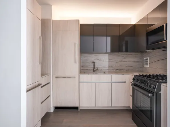 271 West 47th Street 49C image 2 of 19