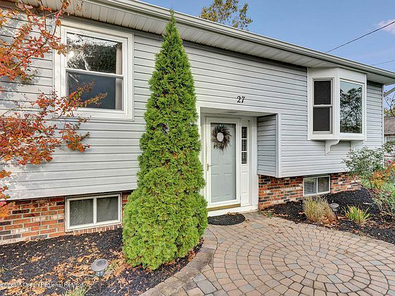 4th image of 27 Coville Dr