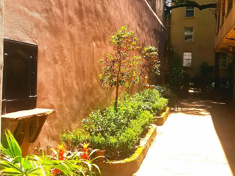 722 Saint Louis St — Photo 24