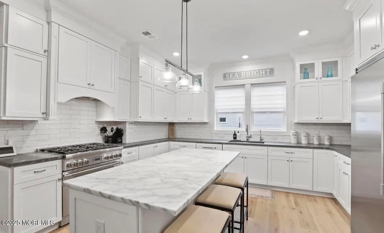 3 bed, 4.5 bath, 1646 sqft, $7,800 — Photo 4