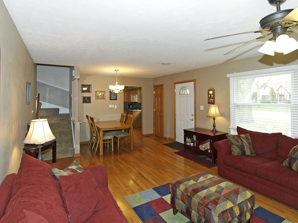1st image of 220 N Hickory Ave