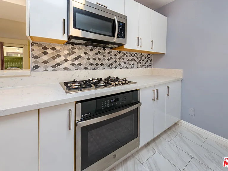5848 Hazeltine Ave #10 — Photo 5