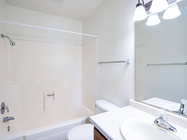 Fargo, ND Summerfield Apartments | 21A | Bathroom