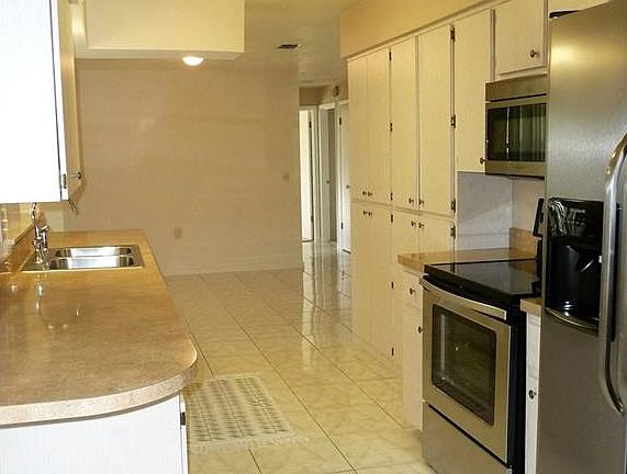 5th image of 194 W Hollyfern Pl