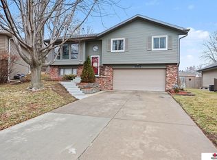 5216 Ascot Cir, Lincoln, NE 68516