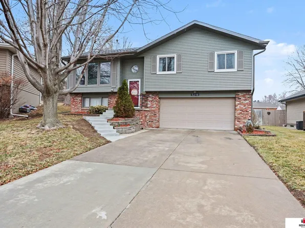 5216 Ascot Cir, Lincoln, NE 68516