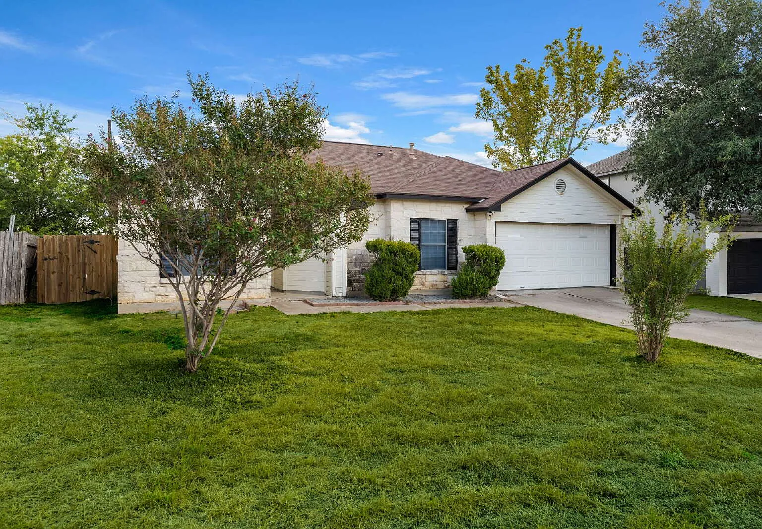 3 bed, 2.0 bath, 1236 sqft, $2,000 — Photo 1