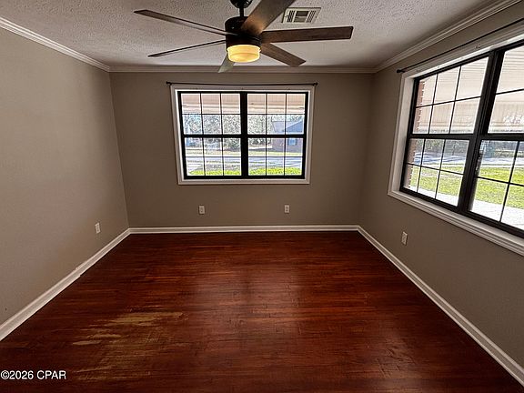 4th image of 652 2nd St