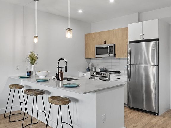 3rd image of 635 Main St APT 314