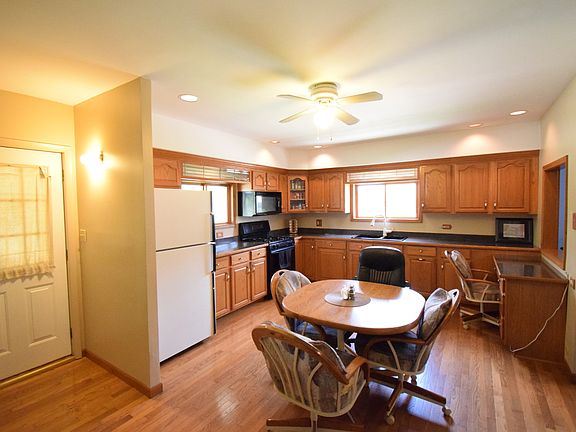 5th image of 415 W Railroad Ave