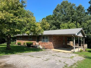 90 Sunset Dr, Paris, TN 38242