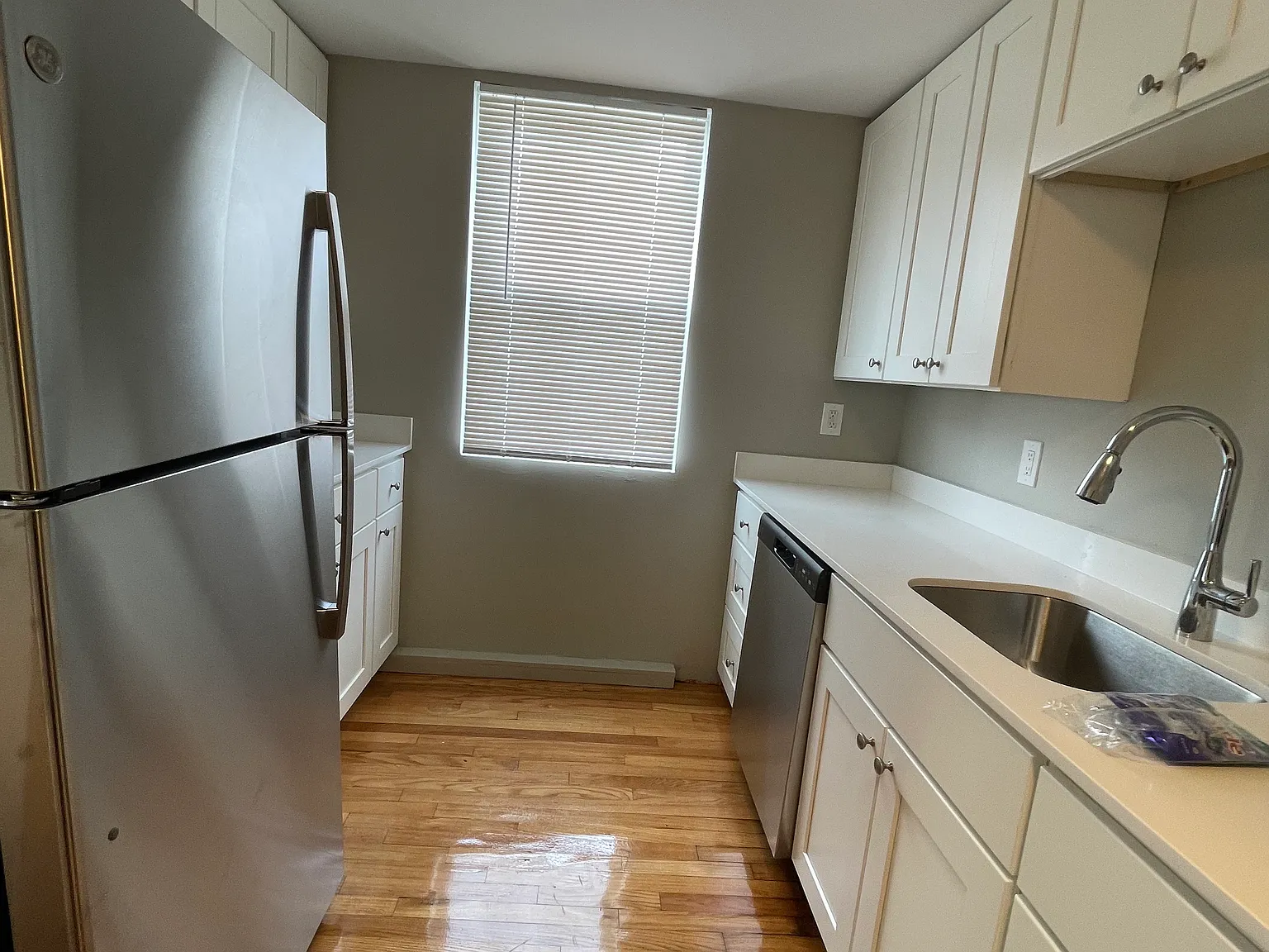 4 bed, 9999 sqft, $3,740 — Photo 2