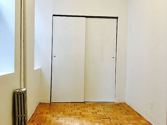 2nd image of 90 Stanton St APT 1D