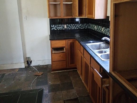 5th image of 2204 Wright Blvd