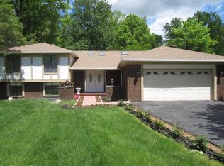 33980 Colfax Dr, Farmington Hills, MI 48335