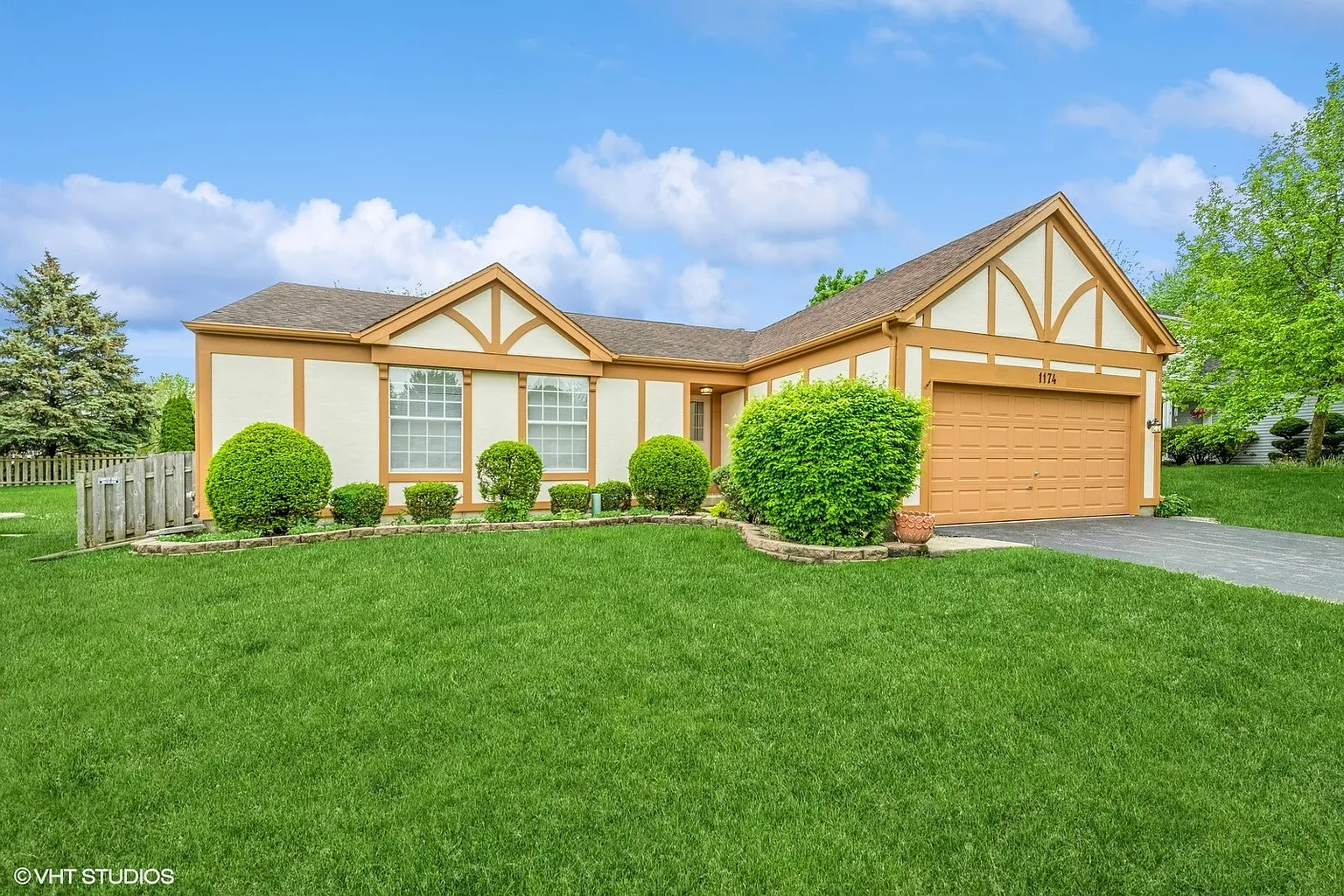 1174 Hyannis Cir photo 1