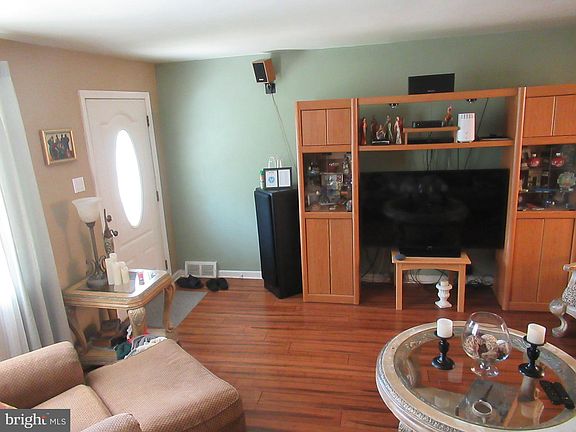 5th image of 2237 Longshore Ave