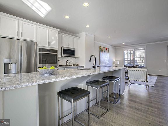 2nd image of 10239 Travilah Grove Cir