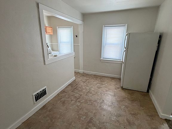 4th image of 1218 E Broadway St #5