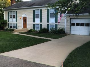 1235 Sunset Ct, Herndon, VA 20170